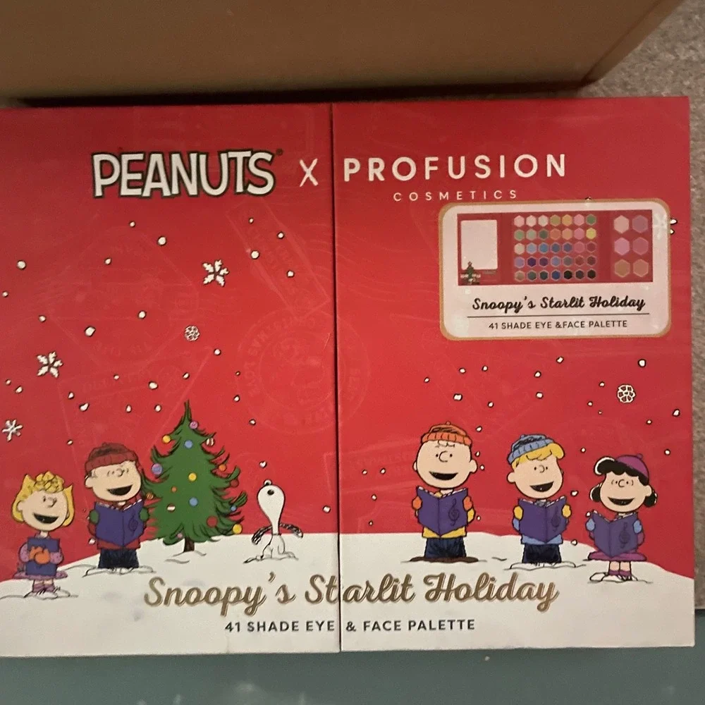 Peanuts x Profusion Snoopy's Starlit Holiday‎ 41 Shade Eye and Face Palette New